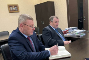 И.о. министра Константин Кузнецов и глава Хабаровского района Александр Яц провели рабочую встречу