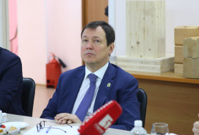 Проблемы лесопромышленного комплекса и горнодобывающей промышленности обсудил Дмитрий Демешин с руководителями предприятий